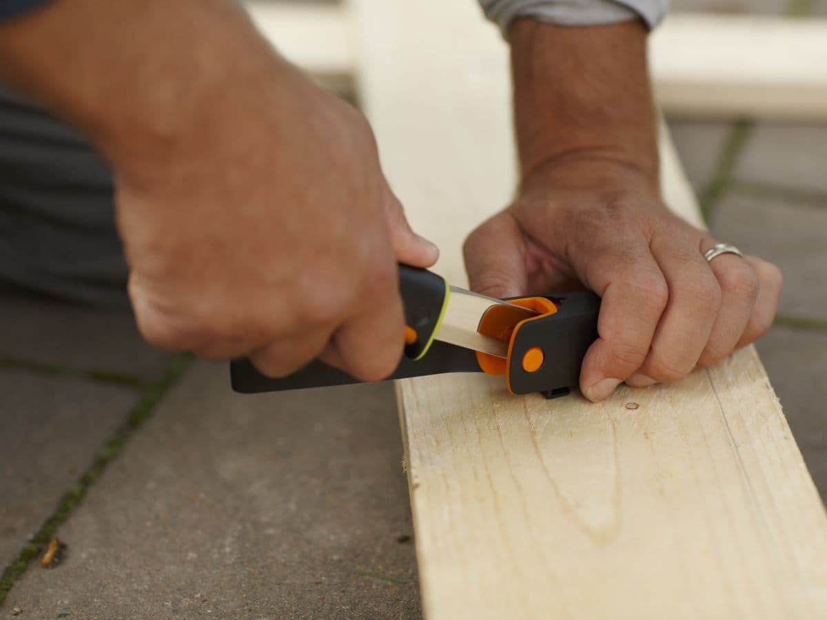 Нож для тяжелых работ с точилкой FISKARS - изображение 9