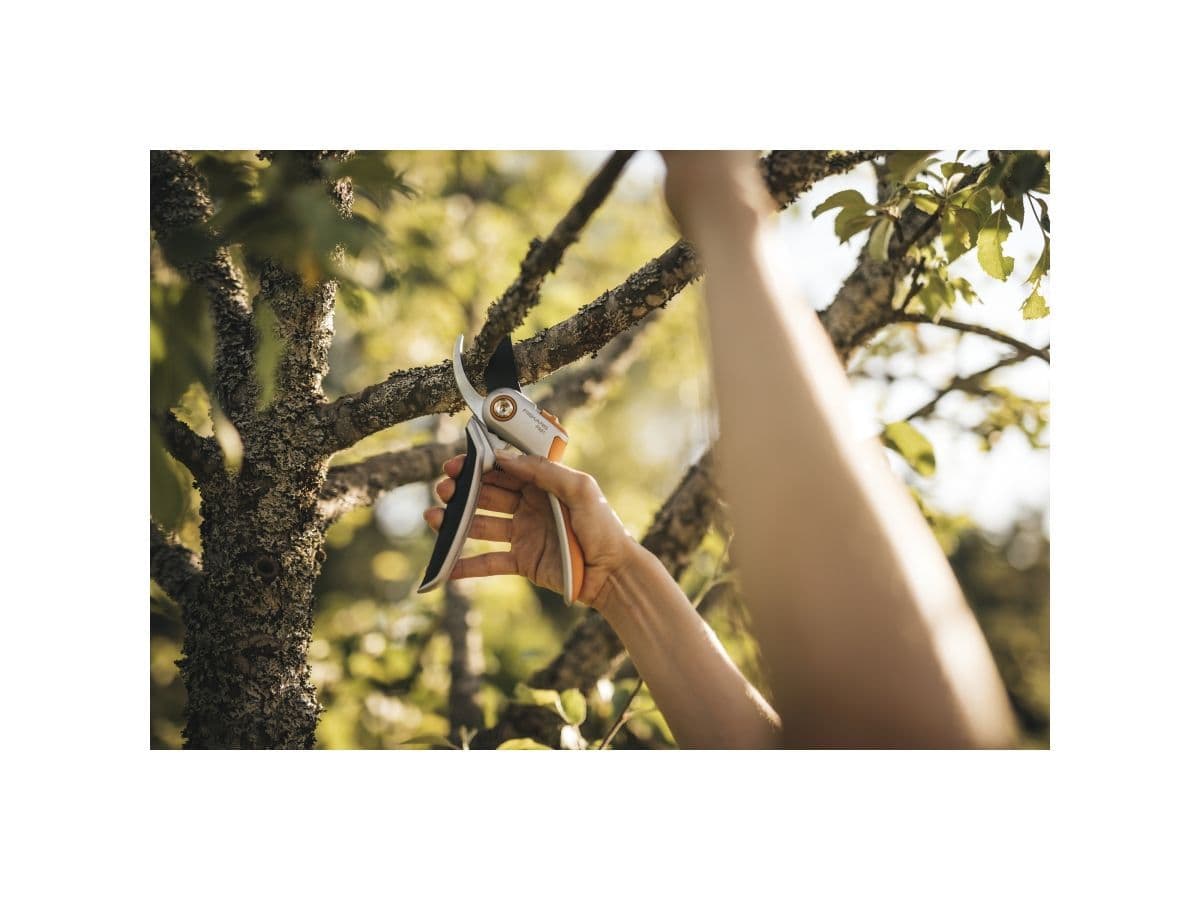 Секатор плоскостной металлический FISKARS Plus P531 - изображение 6