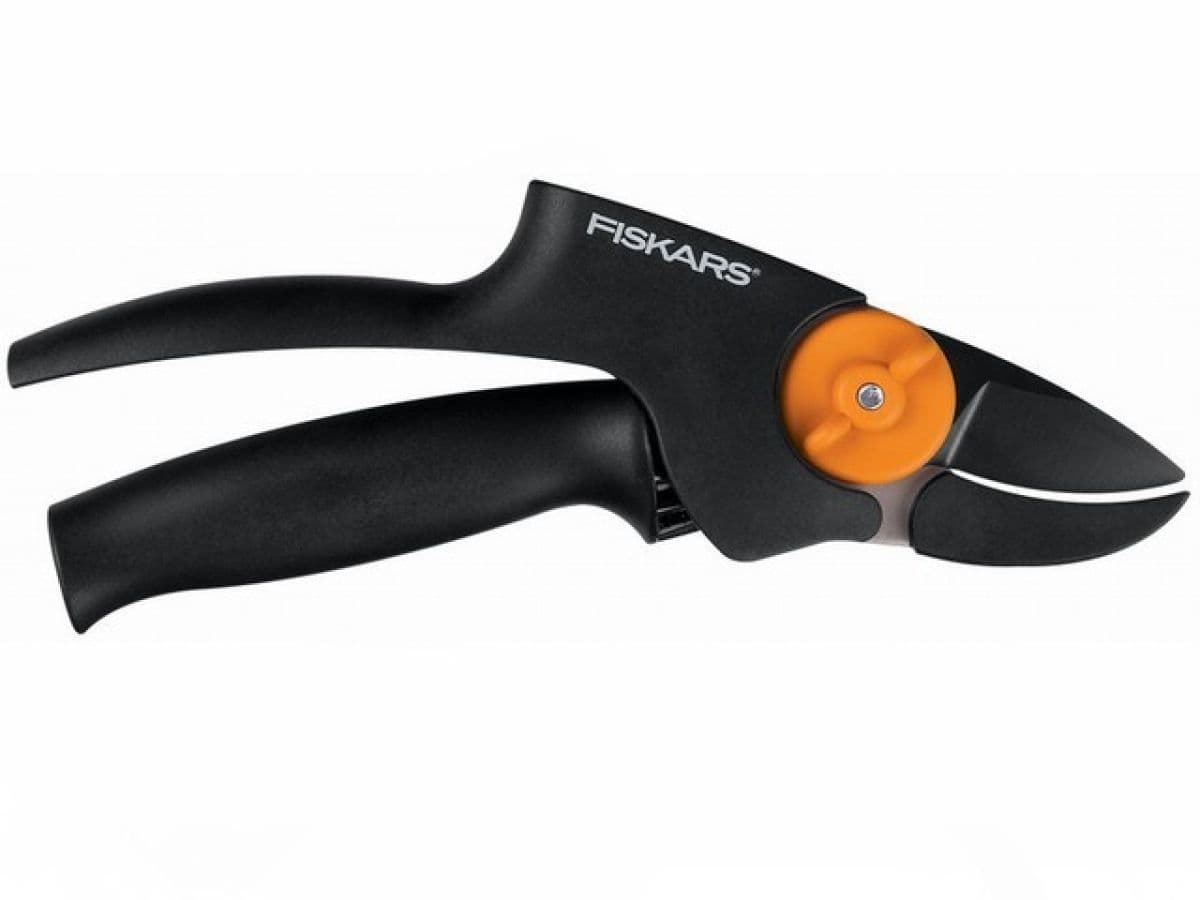 Секатор контактный FISKARS PowerGear средний (111510) - изображение 1