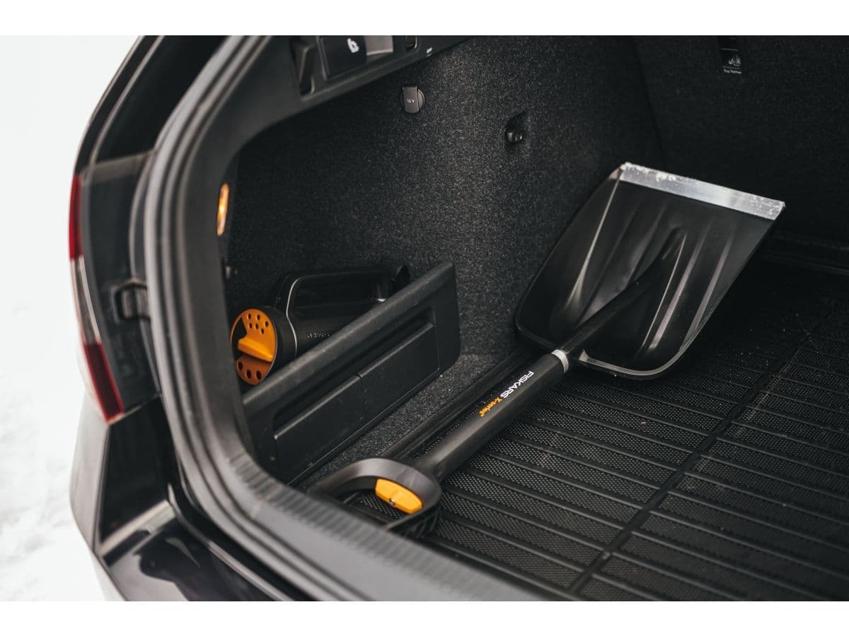 Лопата снеговая автомобильная телескопическая X-series FISKARS - изображение 10