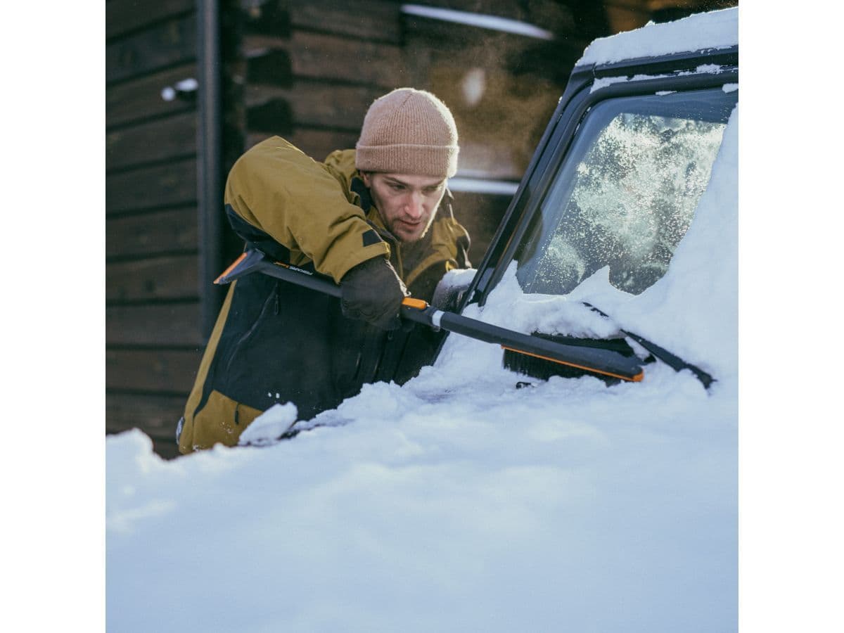 Щетка для снега 85-113см телескоп. со скребком X-series FISKARS - изображение 6