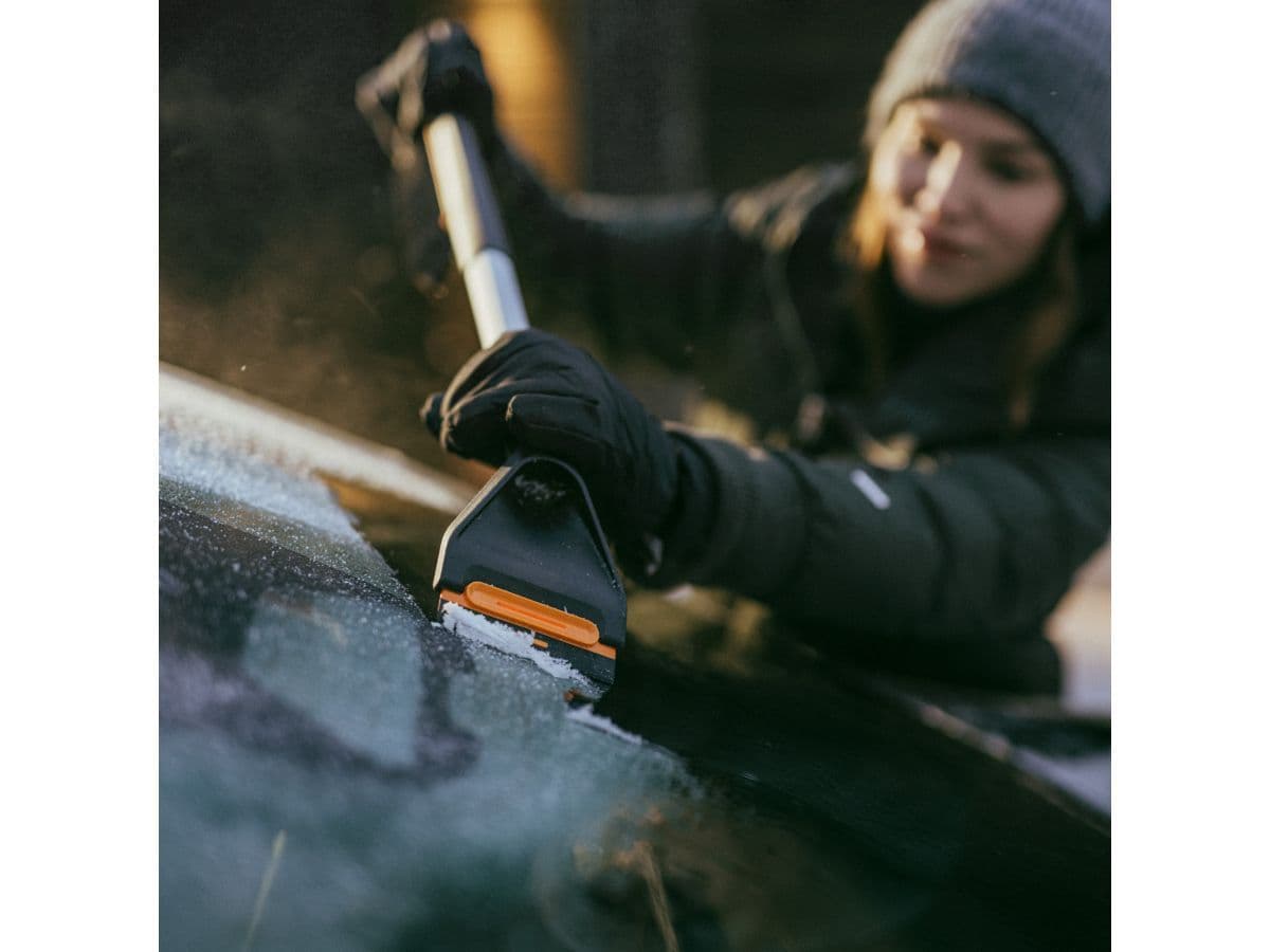 Щетка для снега 76см со скребком Plus FISKARS - изображение 9