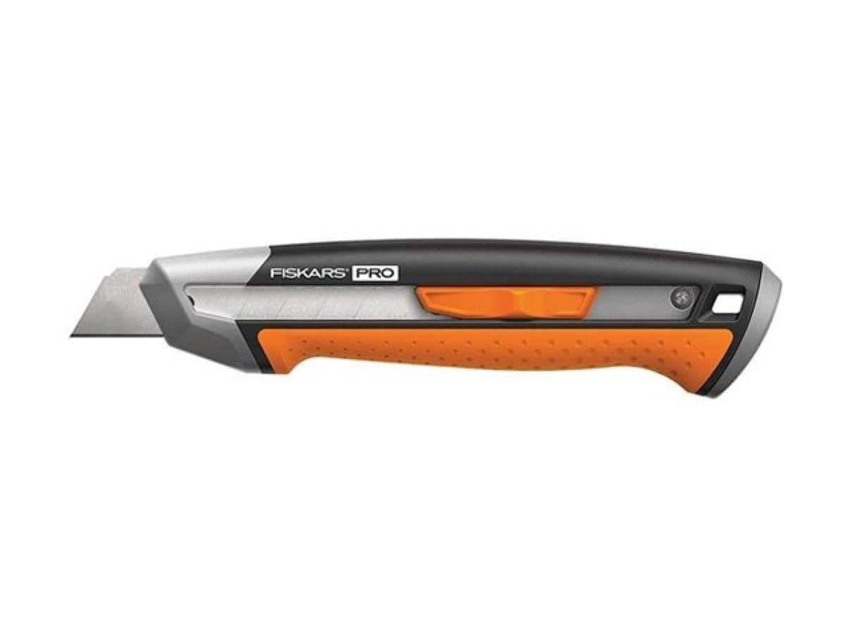 Нож с выдвижным, сменным лезвием18мм CarbonMax FISKARS - изображение 1
