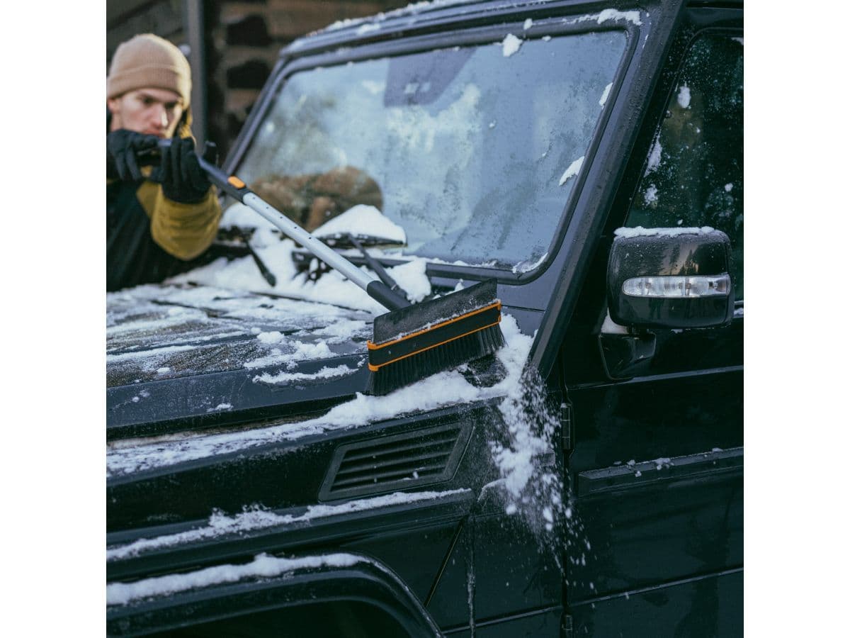 Щетка для снега 96-121см телескоп. со скребком X-series FISKARS - изображение 11