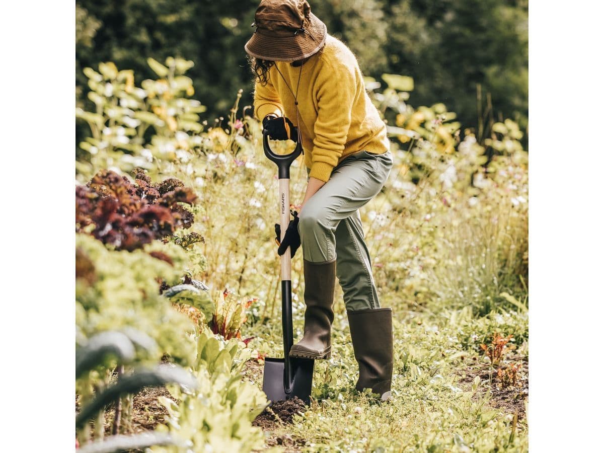 Лопата штыковая с дер. черенком Solid FISKARS - изображение 8
