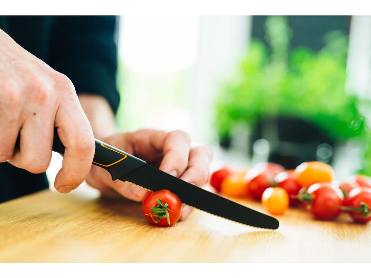 Нож для томатов 13 см Edge Fiskars - изображение 4