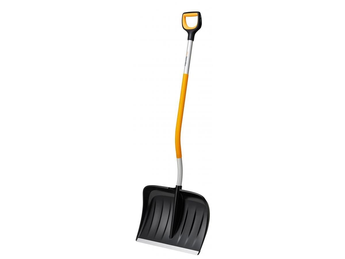Лопата (скрепер) для снега c изогнутой ручкой X-series FISKARS - изображение 2