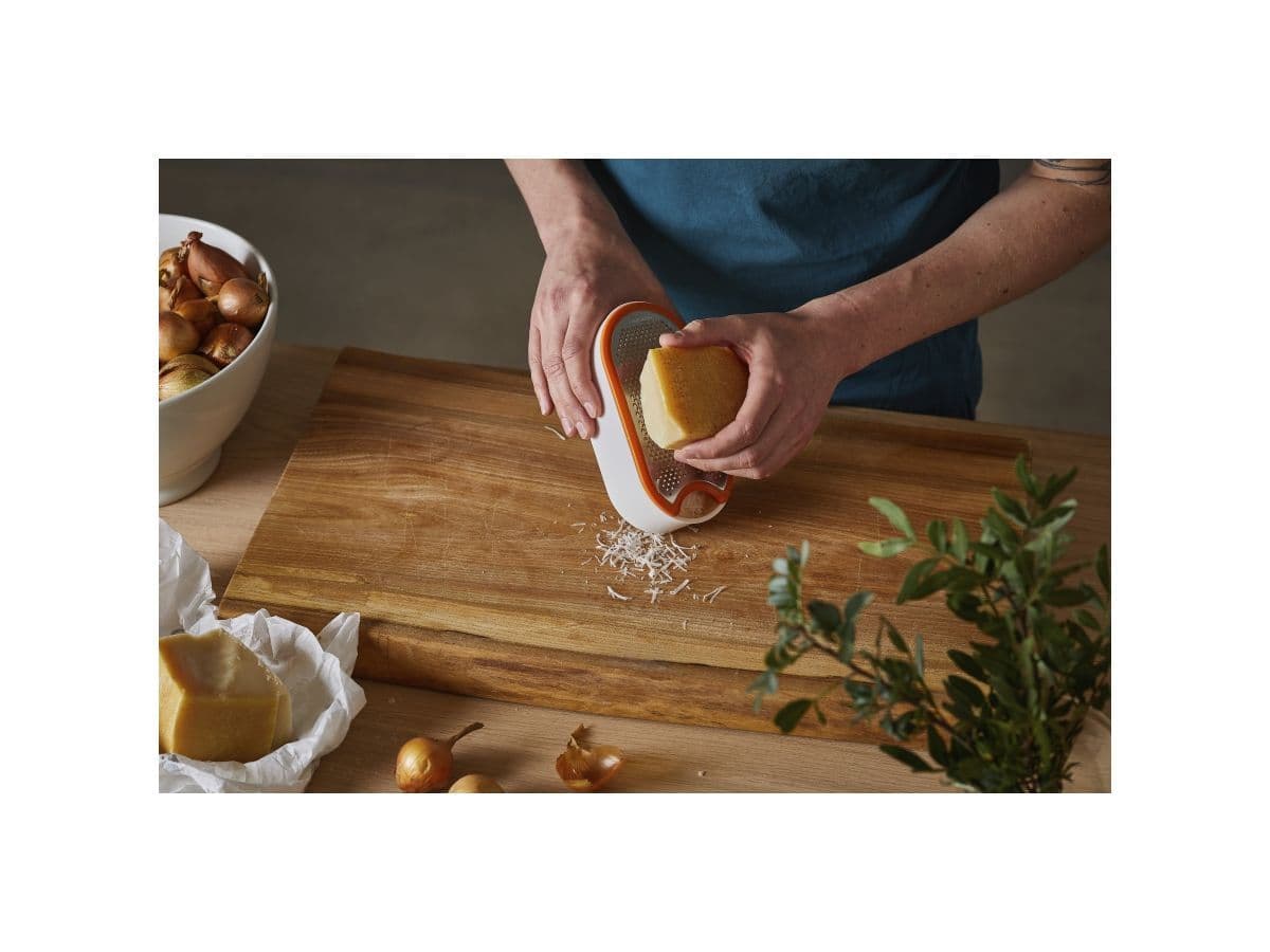 Терка с контейнером Functional Form Fiskars - изображение 5