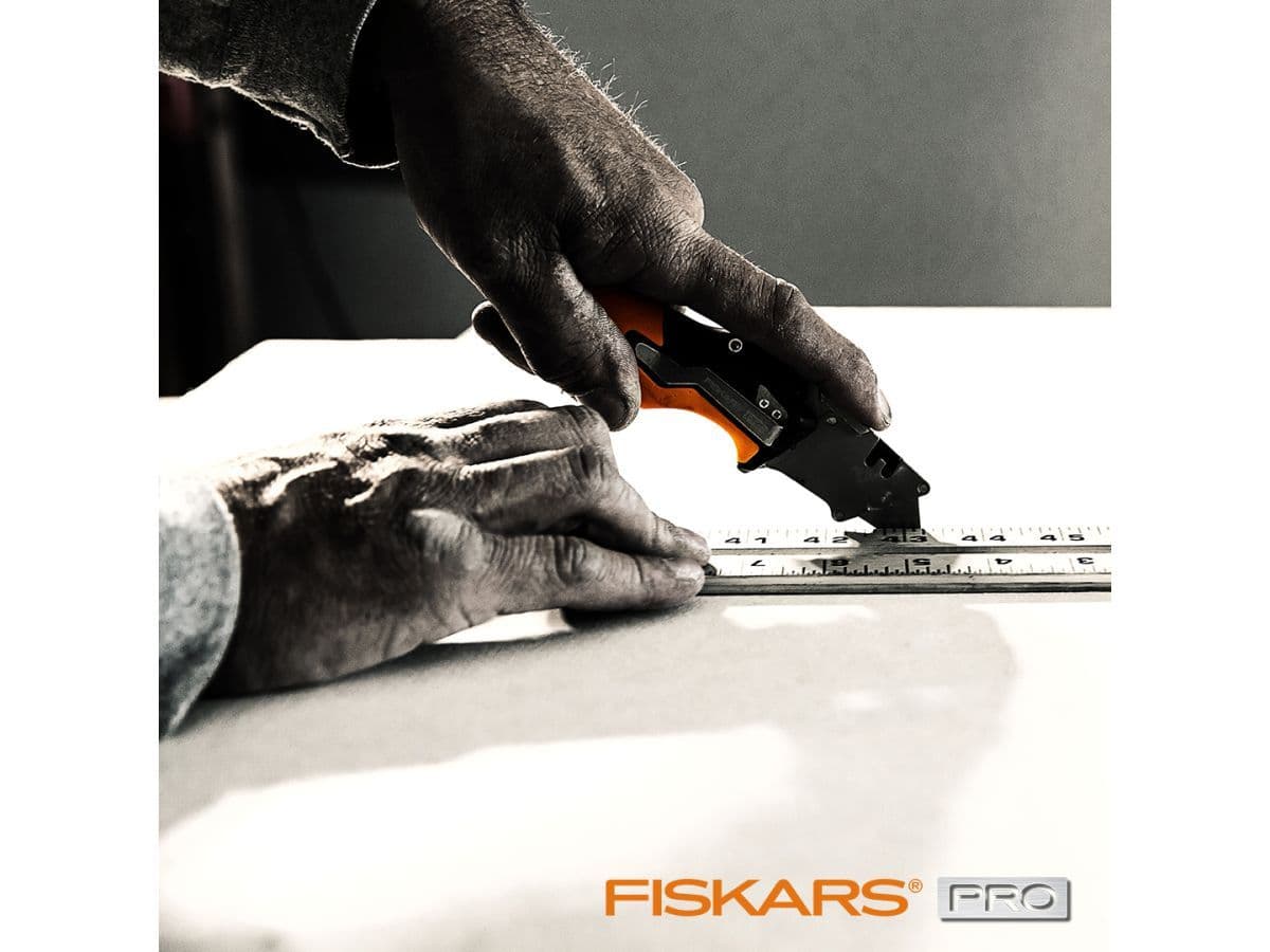 Нож строительный складной, со сменным лезвием CarbonMax FISKARS - изображение 16