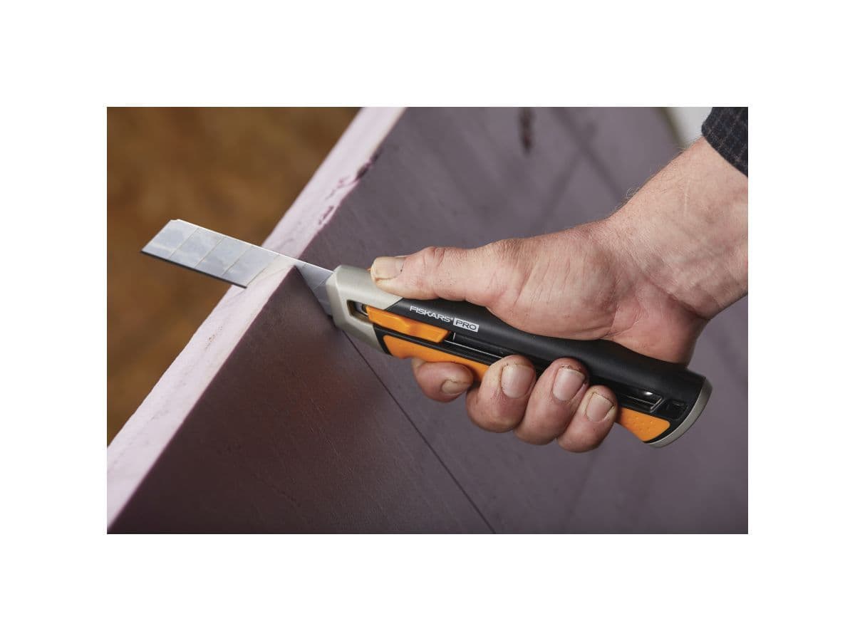 Нож с выдвижным, сменным лезвием 25мм CarbonMax FISKARS - изображение 7