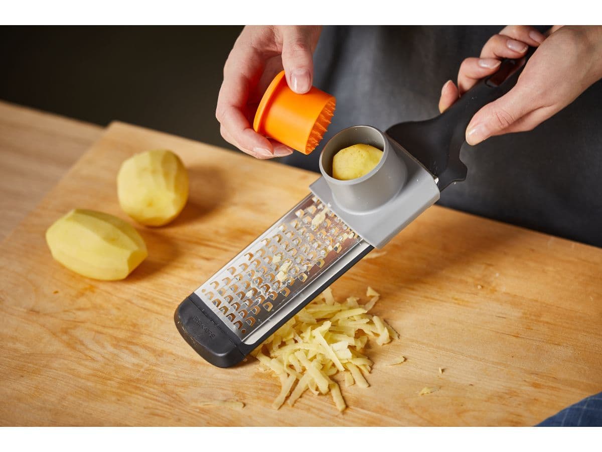 Терка крупная Functional Form Fiskars - изображение 2