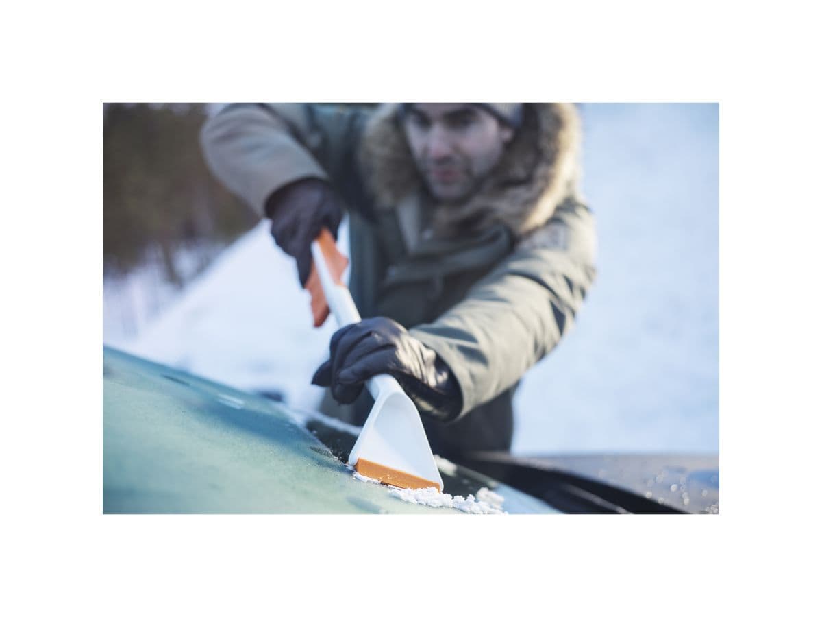 Щетка для снега со скребком SnowXpert FISKARS - изображение 5