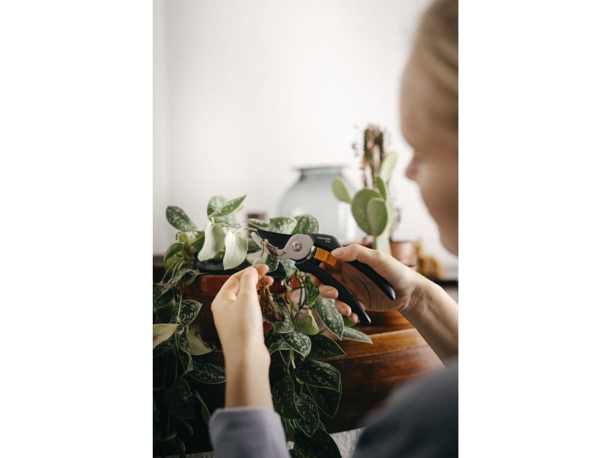 Секатор плоскостной FISKARS Solid P121 - изображение 6