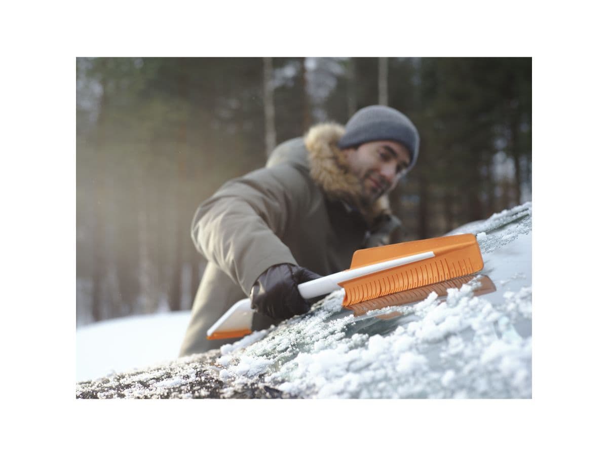 Щетка для снега со скребком SnowXpert FISKARS - изображение 7