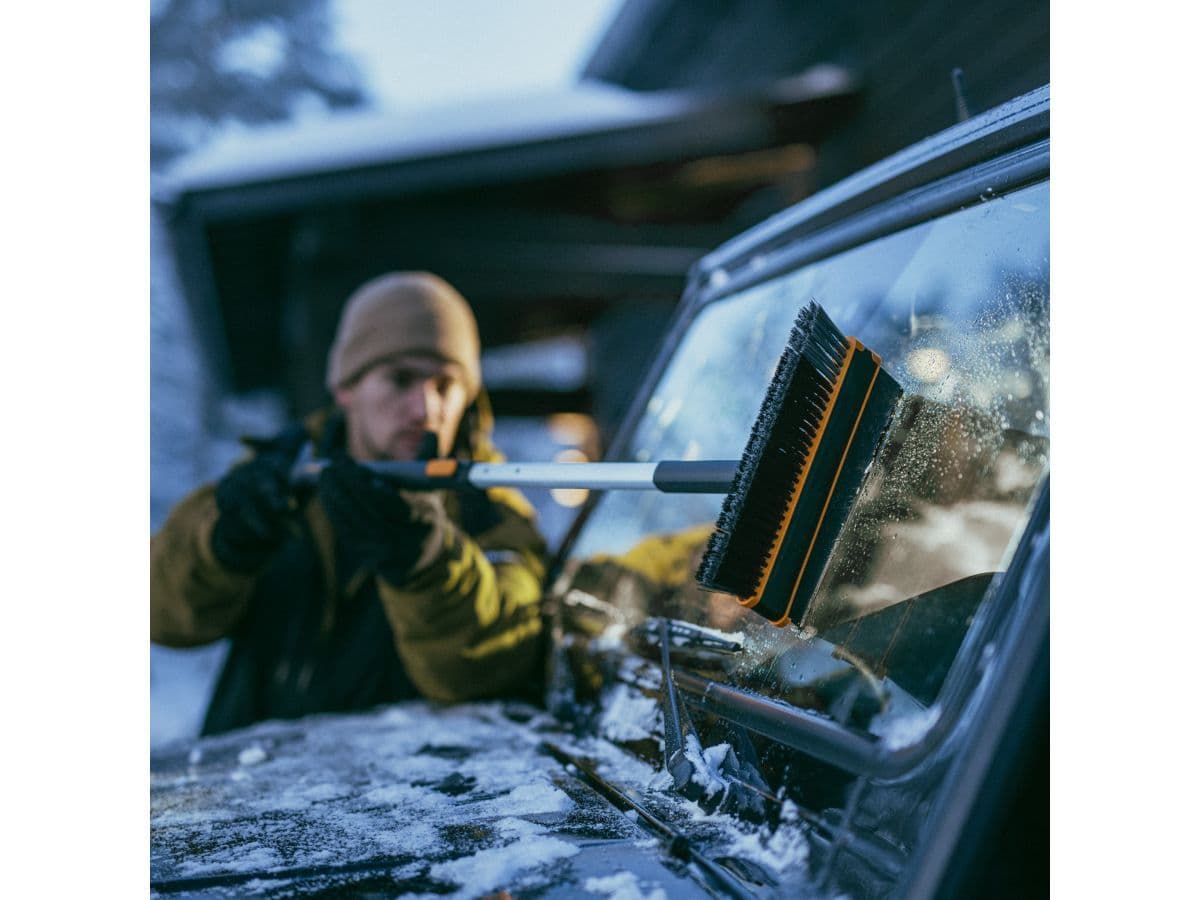 Щетка для снега 96-121см телескоп. со скребком X-series FISKARS - изображение 15