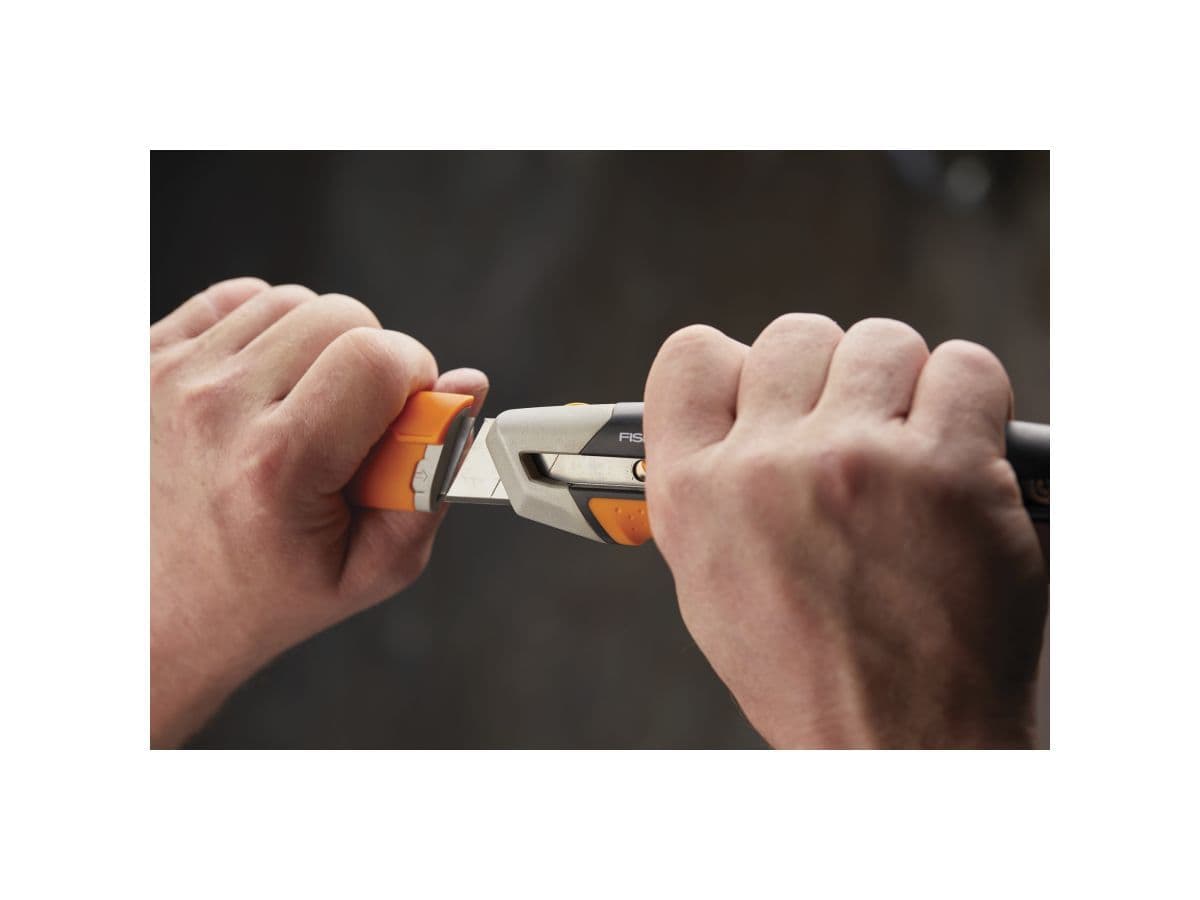 Нож с выдвижным, сменным лезвием 25мм CarbonMax FISKARS - изображение 12