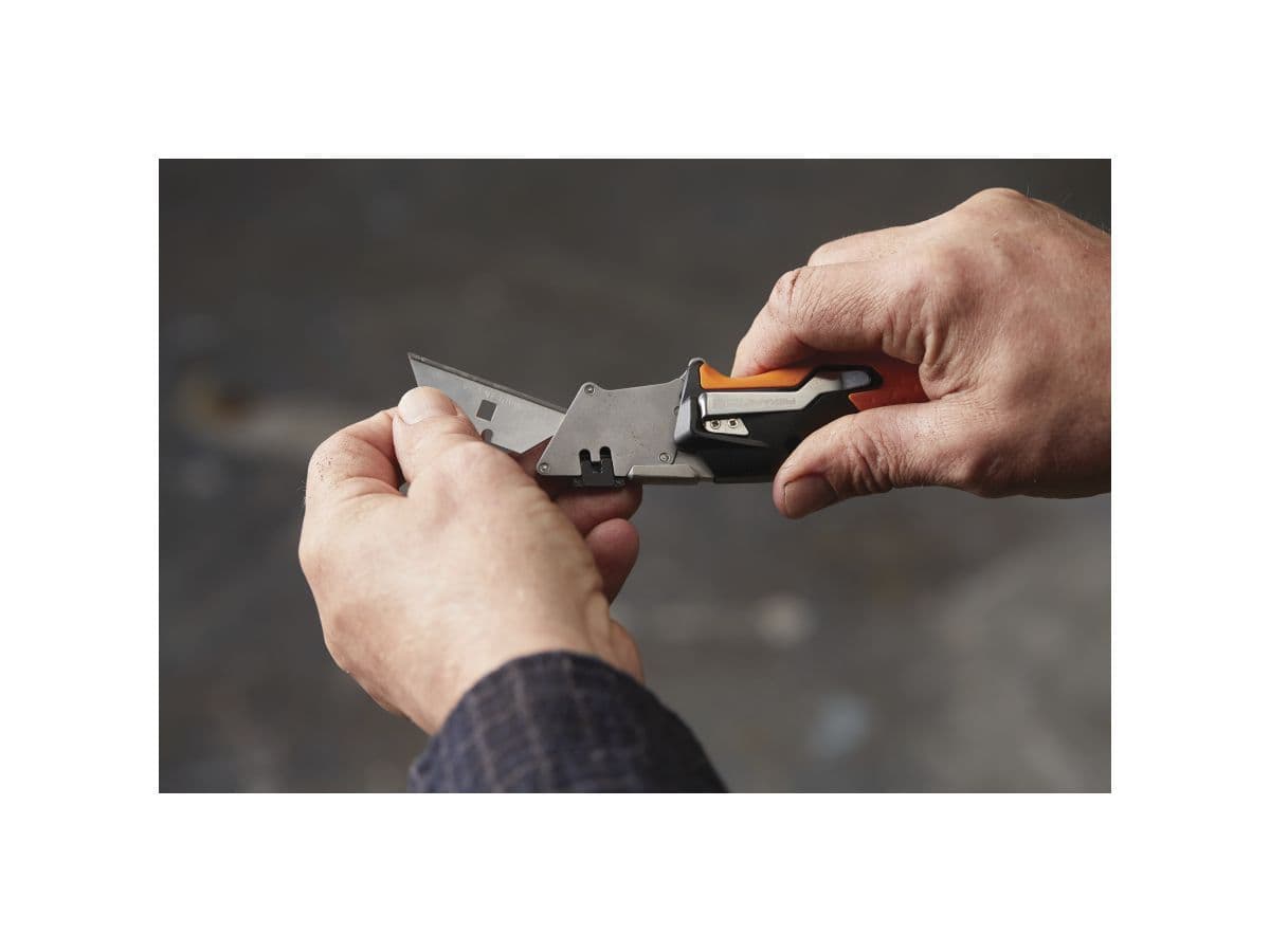 Нож строительный складной, со сменным лезвием CarbonMax FISKARS - изображение 9