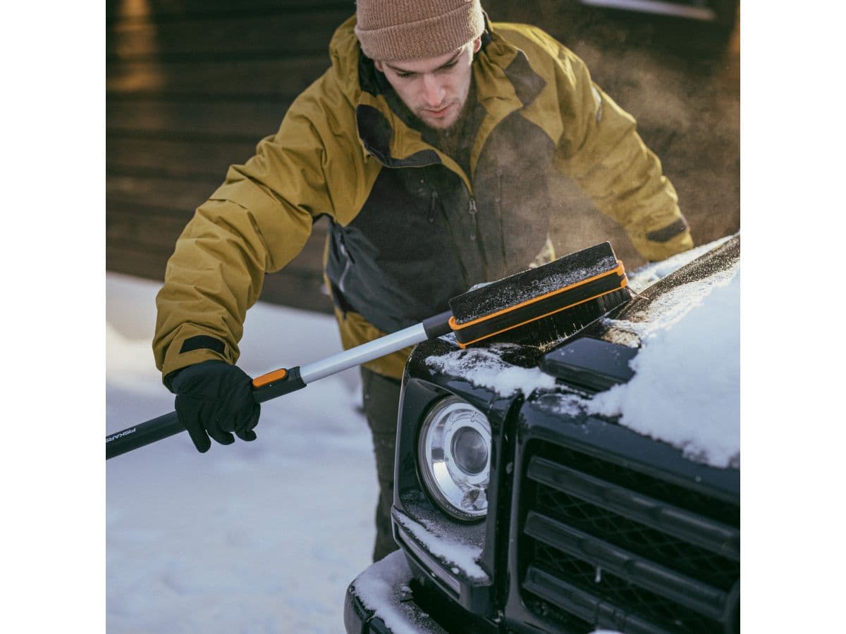 Щетка для снега 96-121см телескоп. со скребком X-series FISKARS - изображение 8