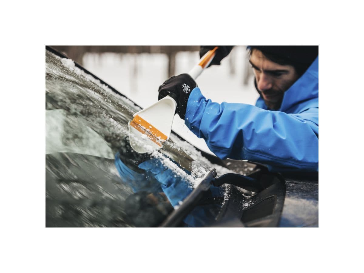 Щетка для снега со скребком SnowXpert FISKARS - изображение 4