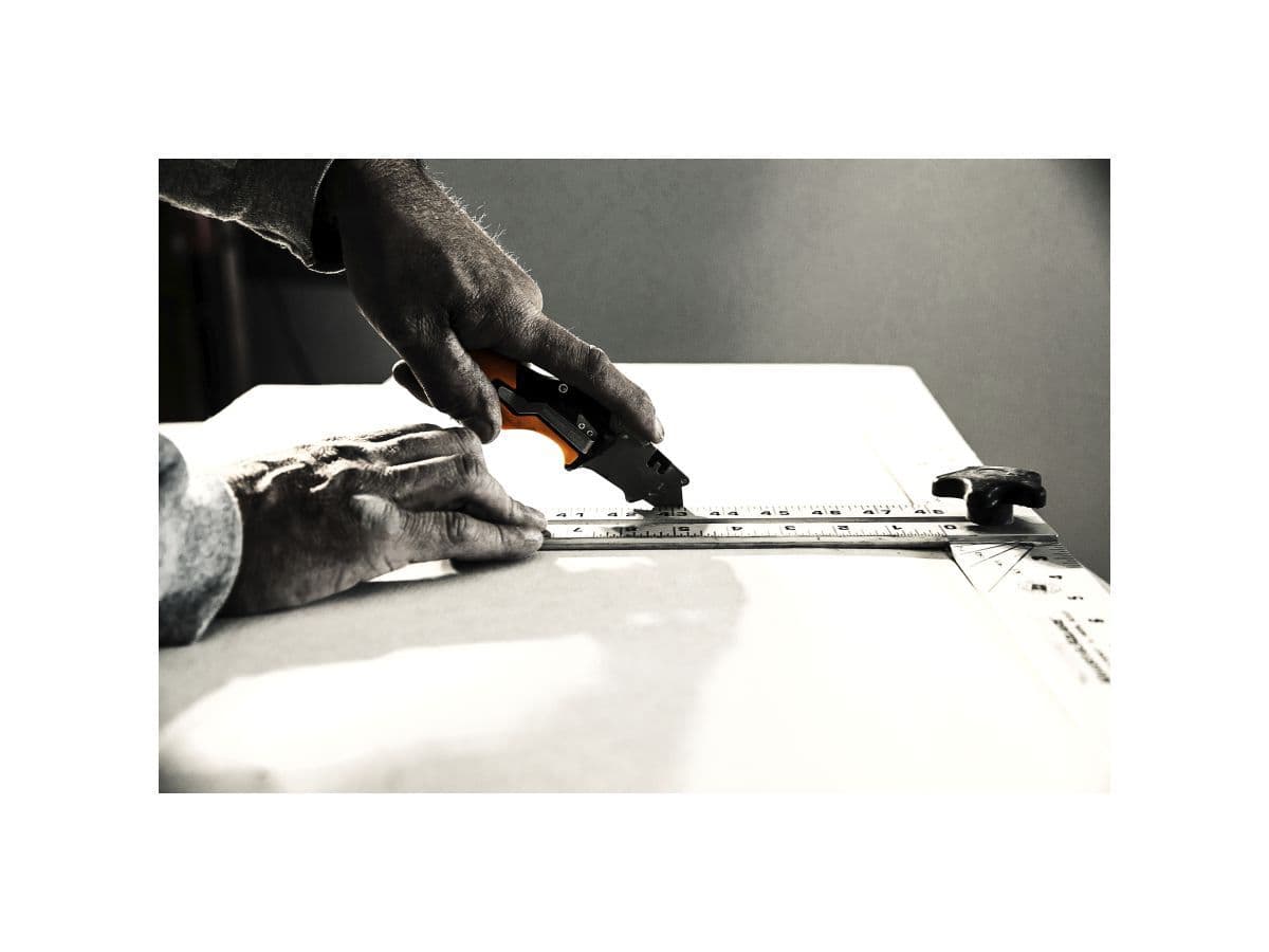 Нож строительный складной, со сменным лезвием CarbonMax FISKARS - изображение 10
