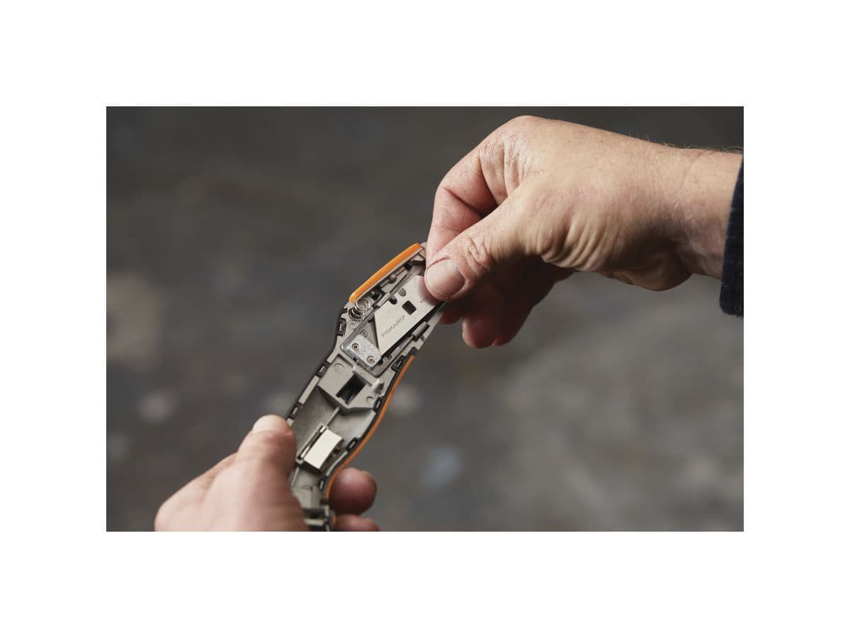Нож выдвижной, универсальный CarbonMax  FISKARS - изображение 7