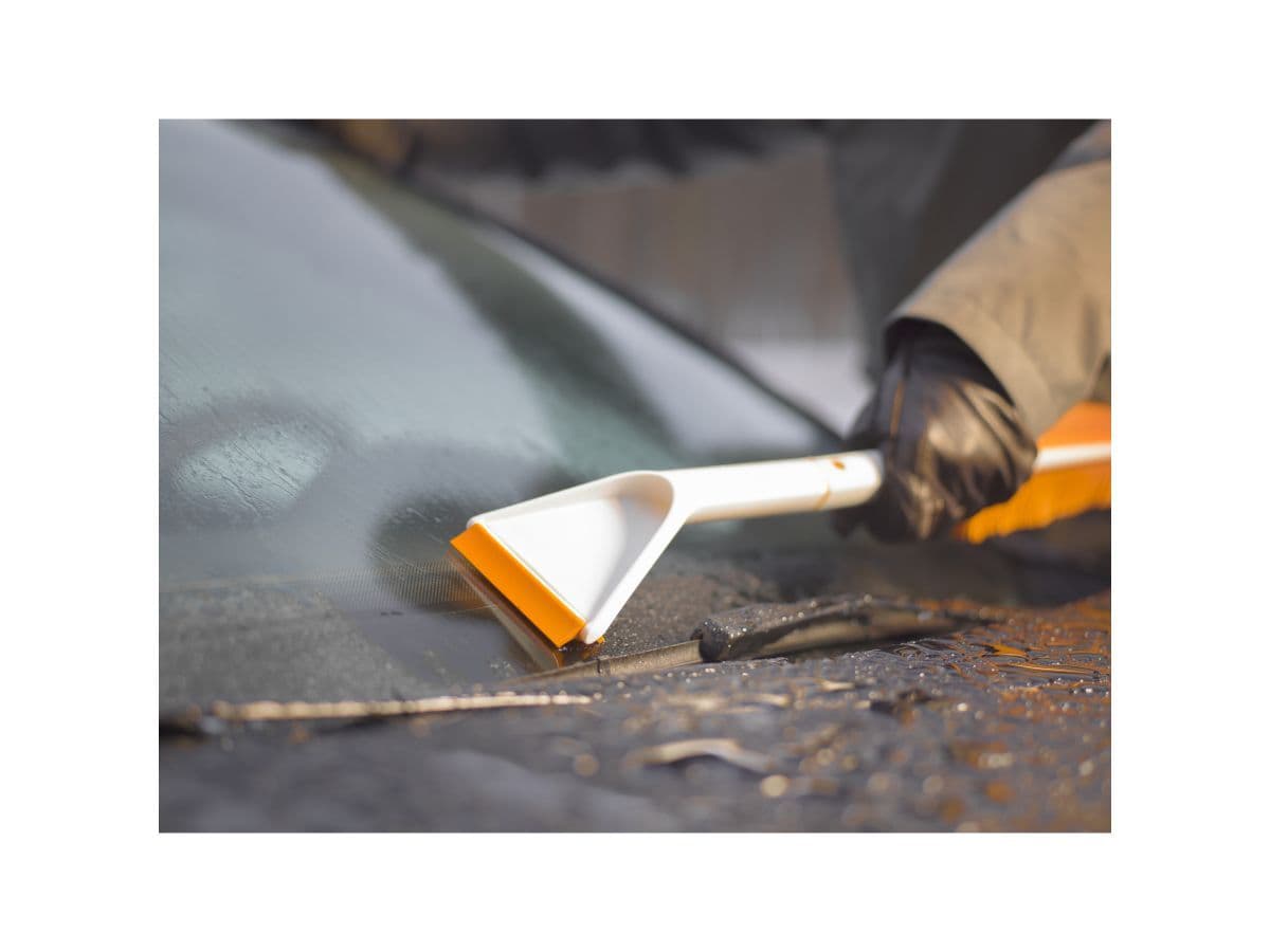 Щетка для снега со скребком SnowXpert FISKARS - изображение 8