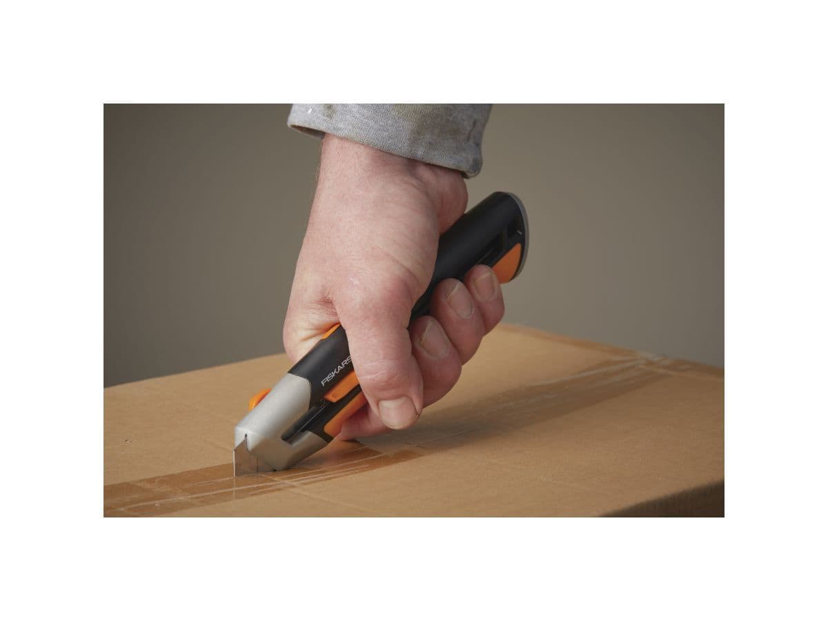 Нож с выдвижным, сменным лезвием 25мм CarbonMax FISKARS - изображение 13