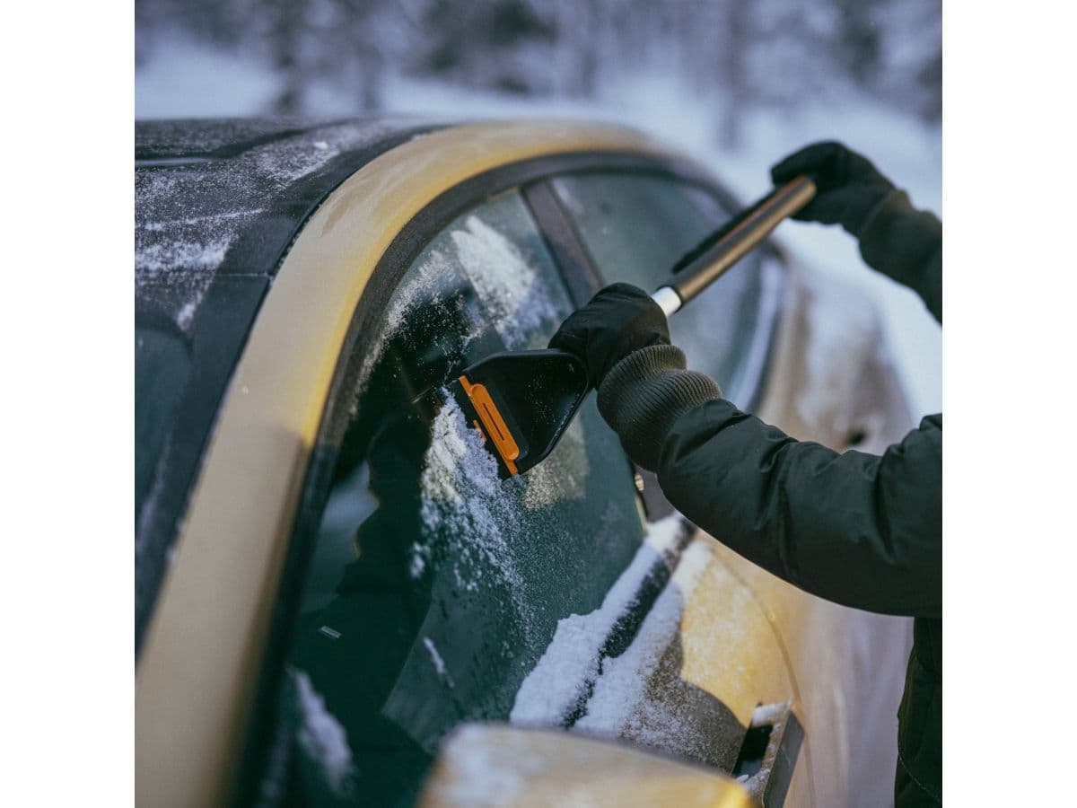 Щетка для снега 63см со скребком Plus FISKARS - изображение 10