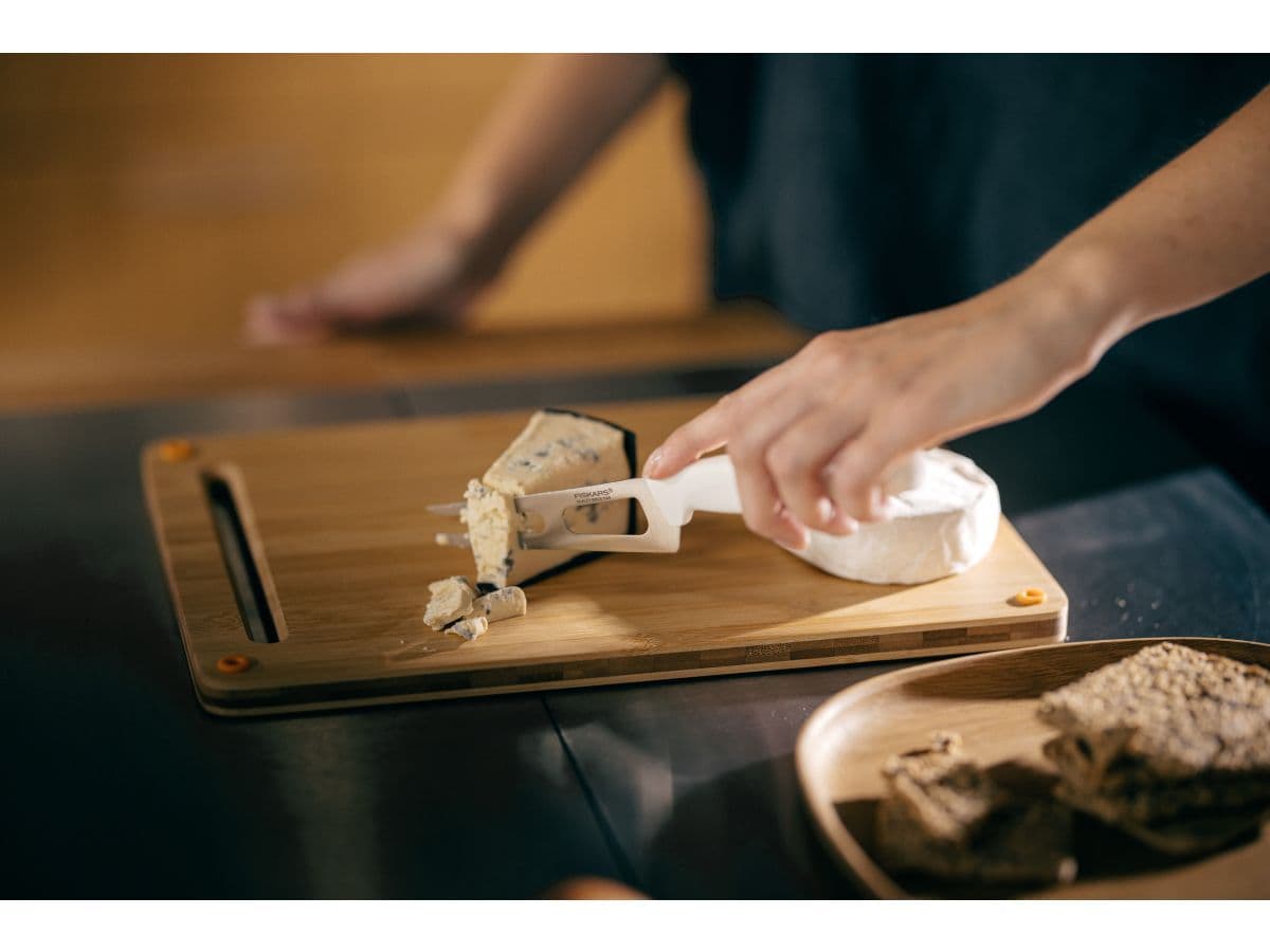 Нож для сыра белый Functional Form Fiskars - изображение 3