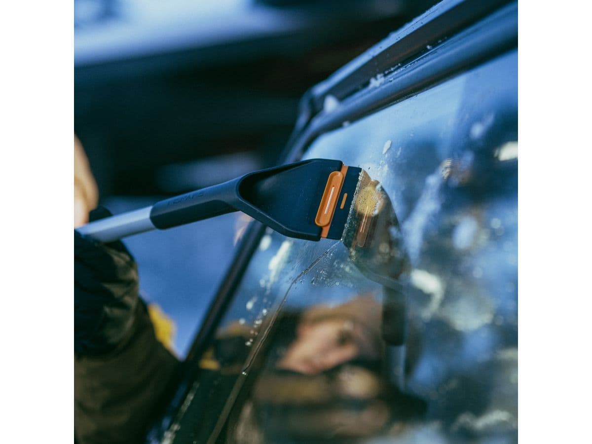 Щетка для снега 85-113см телескоп. со скребком X-series FISKARS - изображение 9