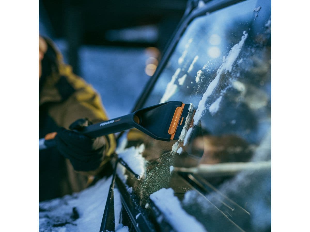 Щетка для снега 96-121см телескоп. со скребком X-series FISKARS - изображение 14