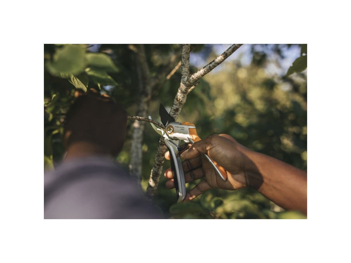 Секатор плоскостной металлический FISKARS Plus P531 - изображение 7