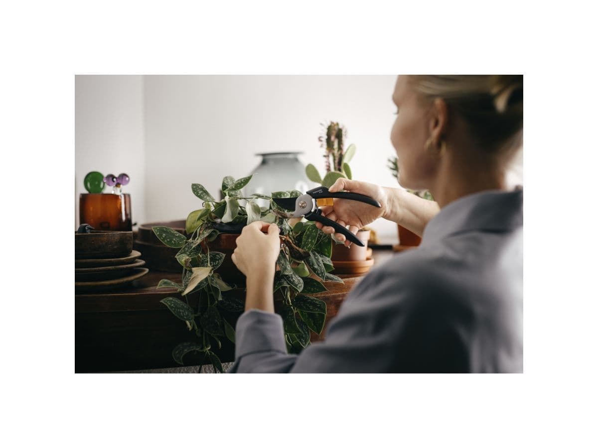 Секатор плоскостной FISKARS Solid P121 - изображение 4