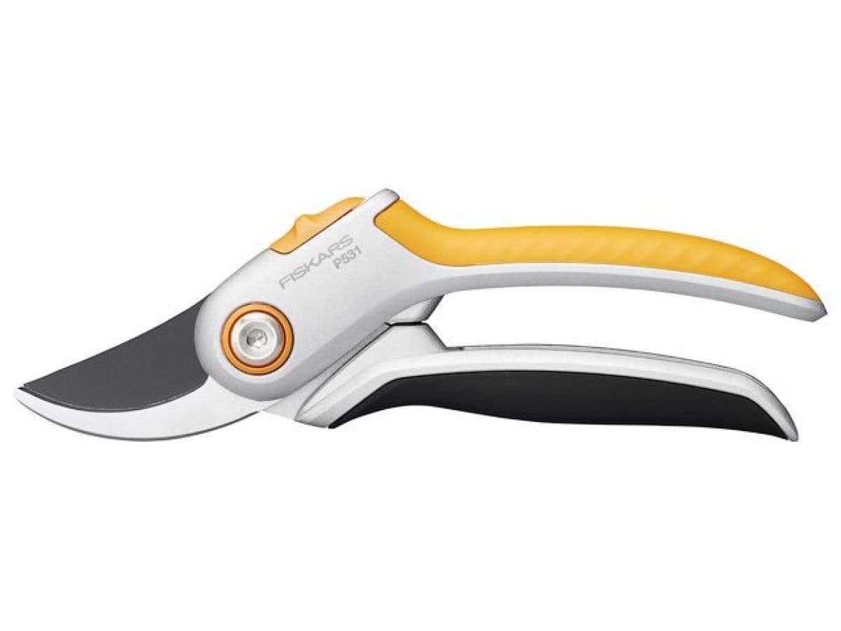 Секатор плоскостной металлический FISKARS Plus P531 - изображение 1