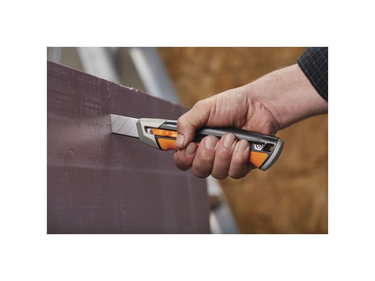 Нож с выдвижным, сменным лезвием 25мм CarbonMax FISKARS - изображение 9