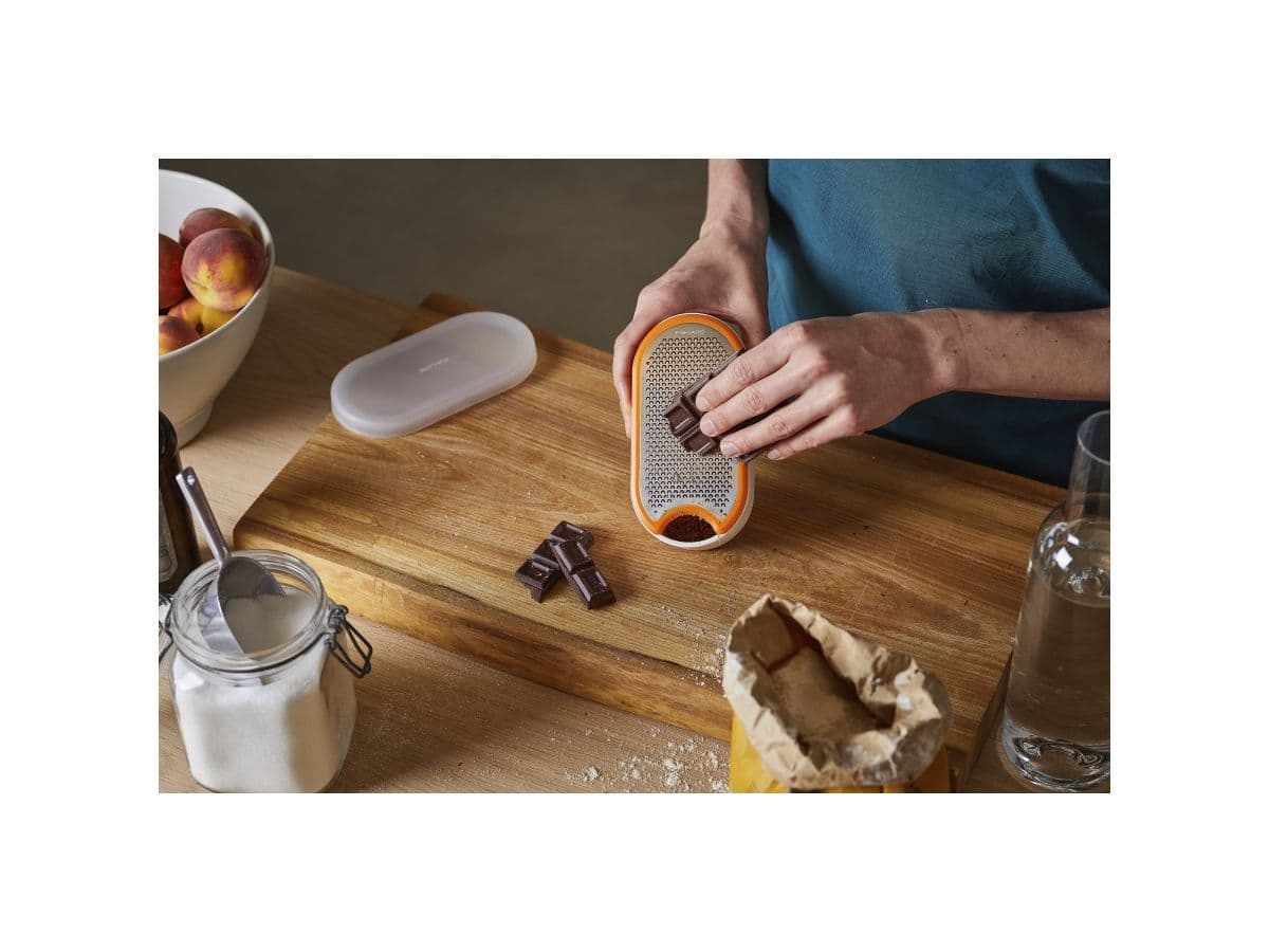 Терка с контейнером Functional Form Fiskars - изображение 6