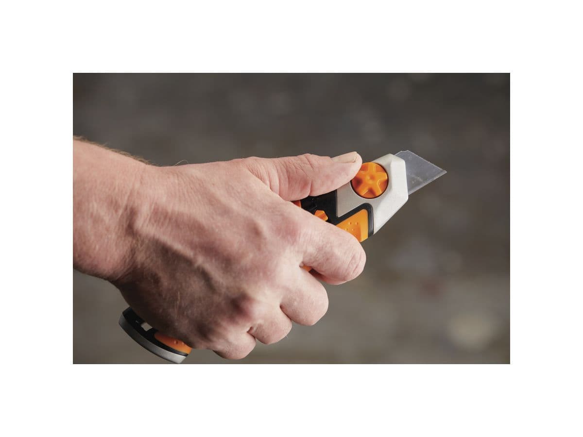 Нож с выдвижным, сменным лезвием 25мм CarbonMax FISKARS - изображение 11