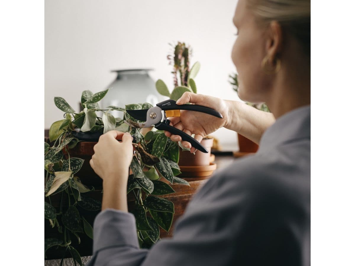 Секатор плоскостной FISKARS Solid P121 - изображение 5